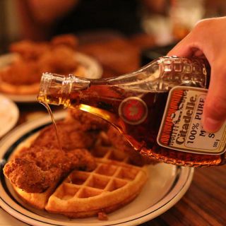 【渋谷】フライドチキンにメープルシロップをかけてワッフルと共に食べられる渋谷「MOJA」に行って来たぞ！