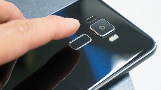 Zenfone3開封！高級感のある外装は良い感じ！ただ指紋センサーの位置がイマイチ慣れないぞ！